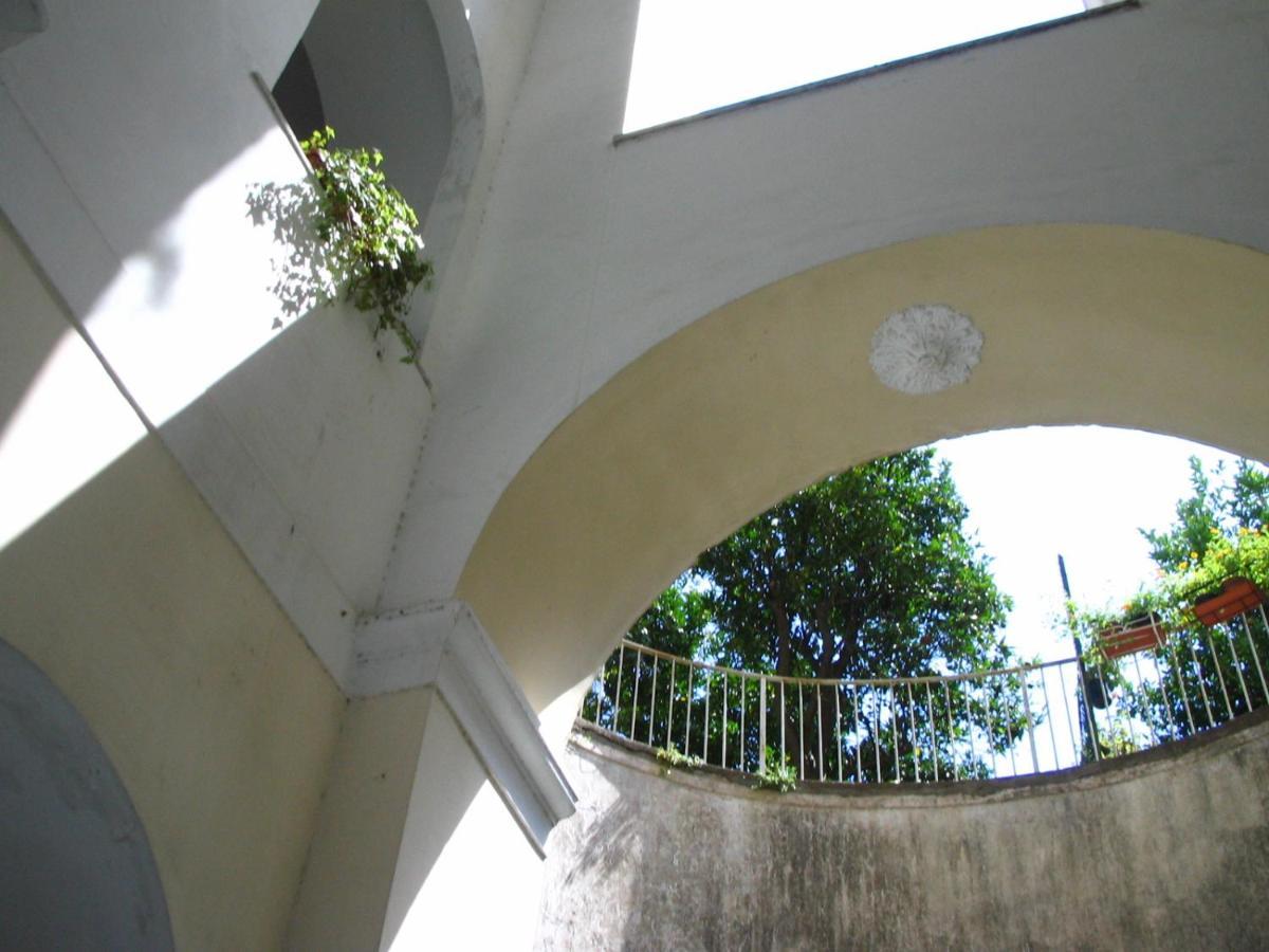 B&B Antica Dimora ปิอาโนดิซอร์เรนโต ภายนอก รูปภาพ